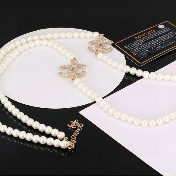 Elegant Pearl Pendant with Diamond Accent – GSL Elegant Pearl Necklace with Gold Accents